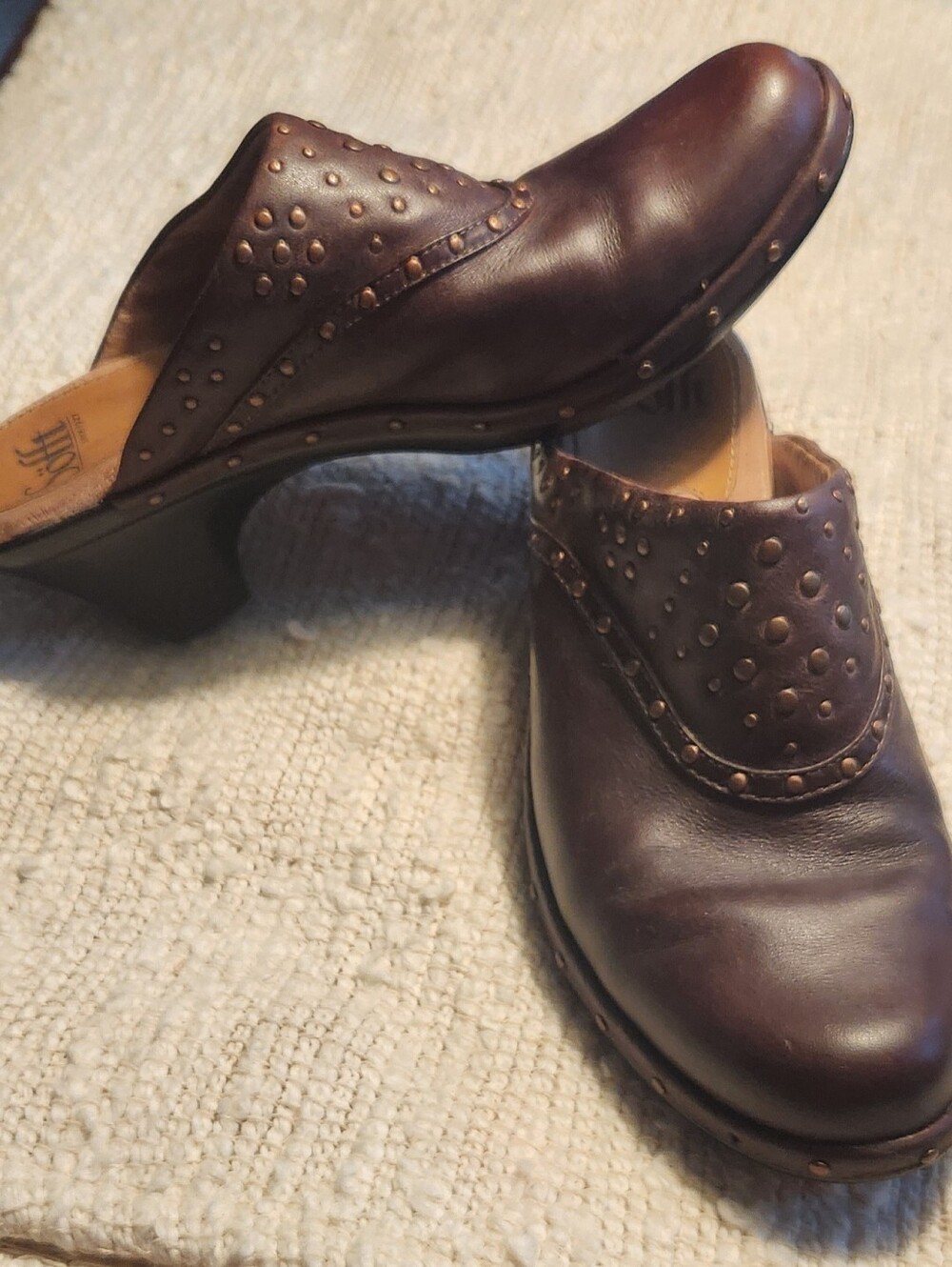 Söftt Langston Caramelo Leather Studded Clogs - Size 8